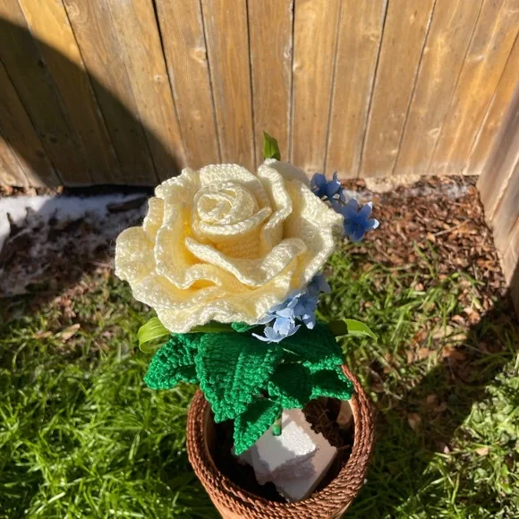 Crochet Roses - Picture 10 of 16